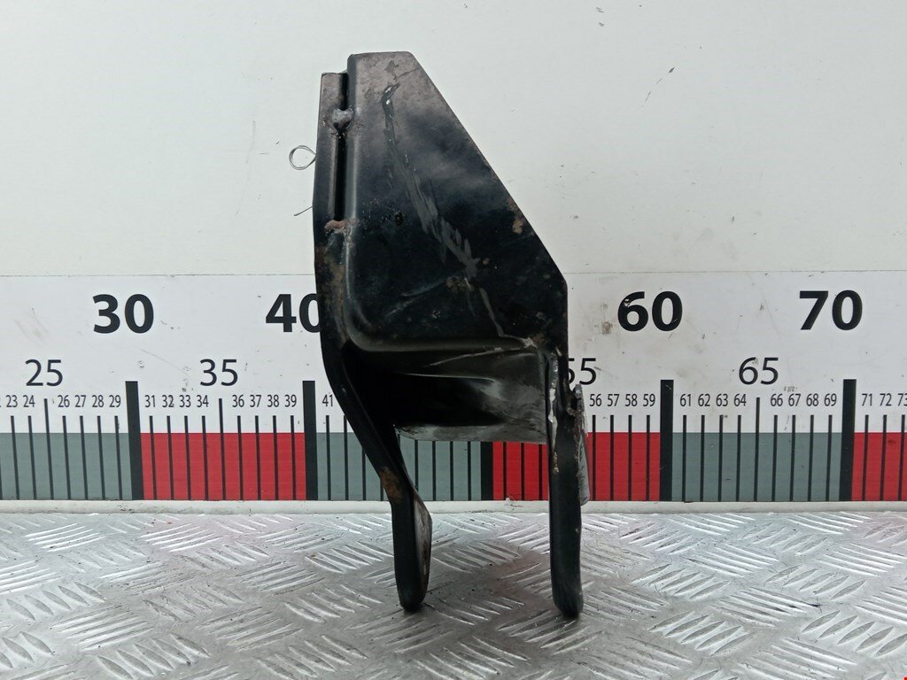 Кронштейн (крепление лапа траверса) кпп Volvo S40 V40 1 30814383 арт. 2058723