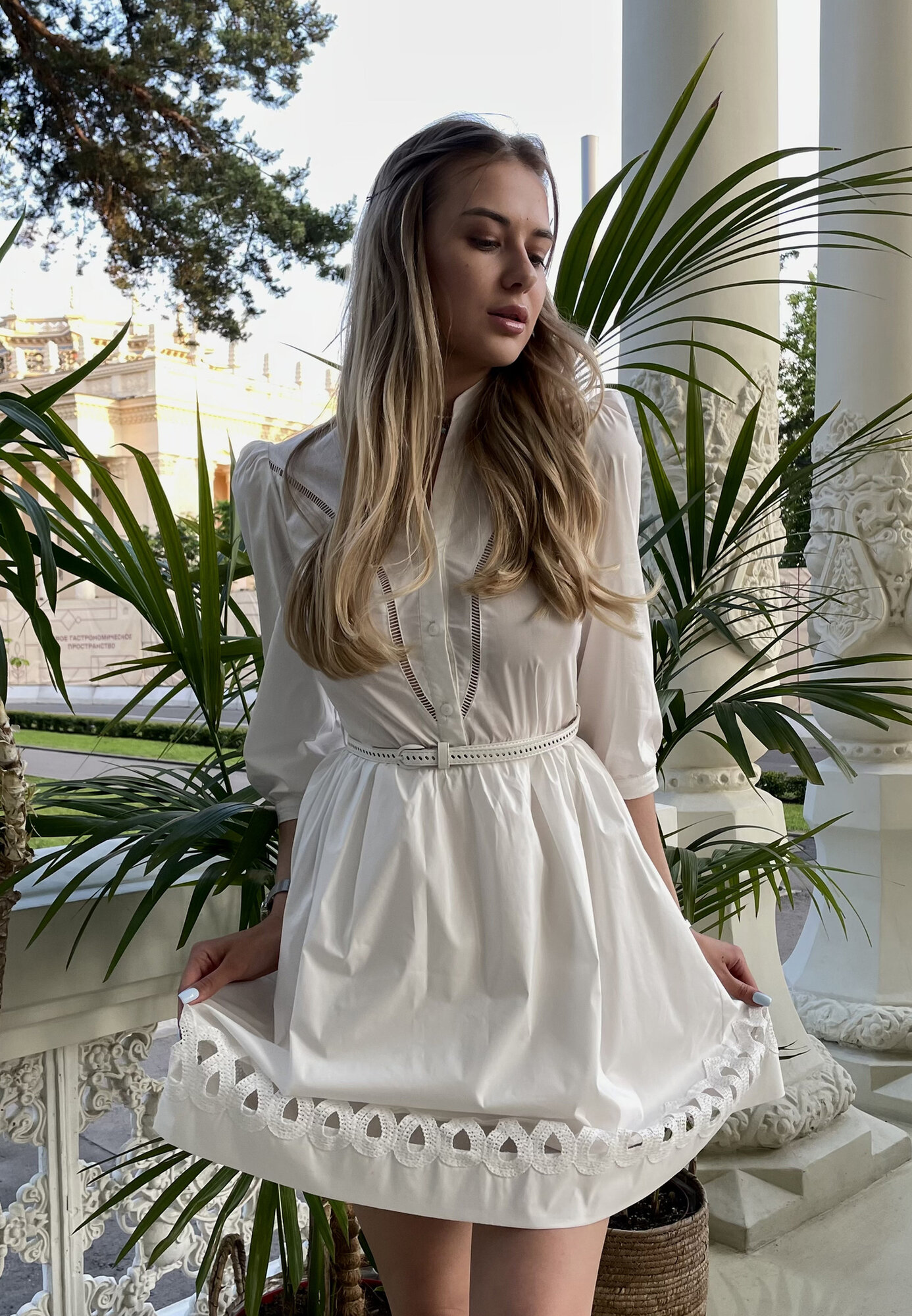 Белое платье из поплина с французским кружевом