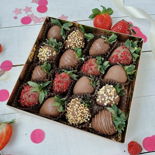 Изображение товара Клубника в бельгийском шоколаде, Хрустящий микс , сладкий подарок для любимой, 16-25 шт