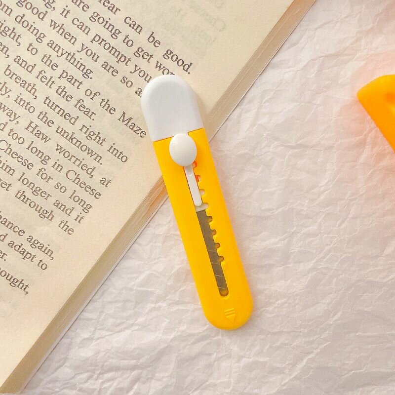 Нож канцелярский с зажимом "Яркость", 9 мм, цвет желтый