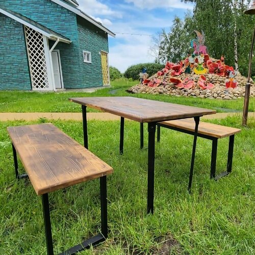 Обеденный стол из обожженного массива сосны