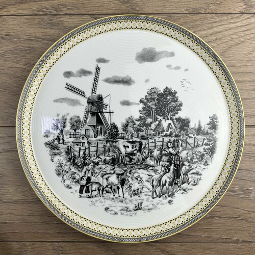 Тарелка-блюдо с бортиком гладкая фарфоровая Вилладж 30 см 2104₽