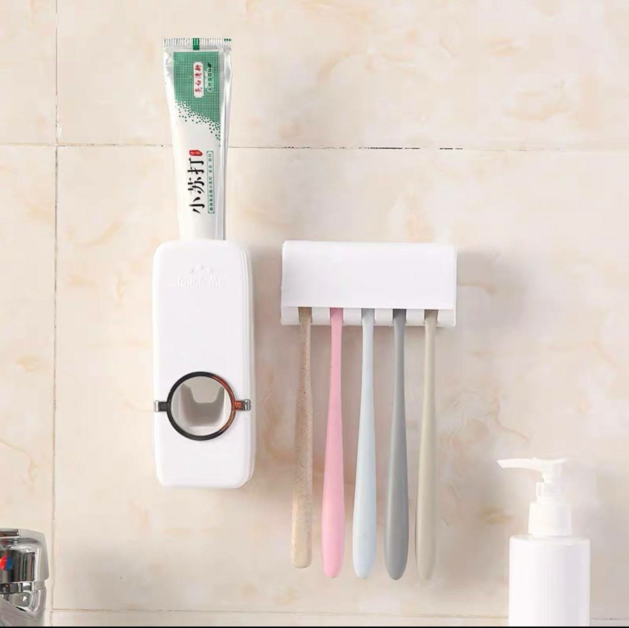 Дозатор для зубной пасты, настенный, с держателями для щеток