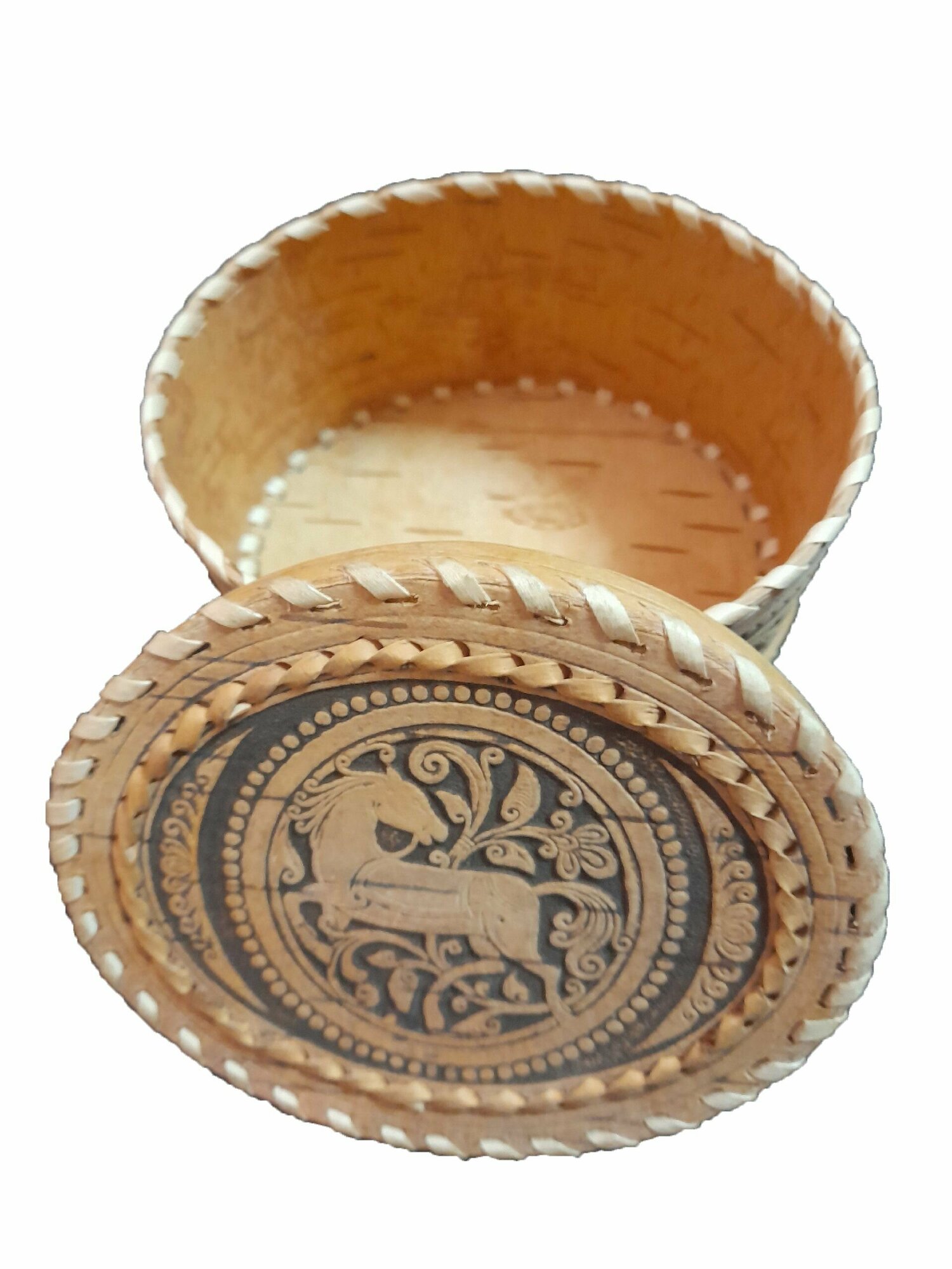 фото Шкатулка "Лошадка" овальная из бересты