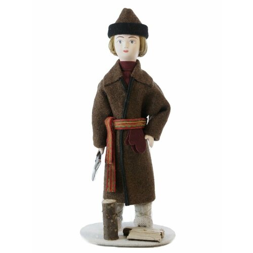Кукла коллекционная парень в зимнем костюме с топором.