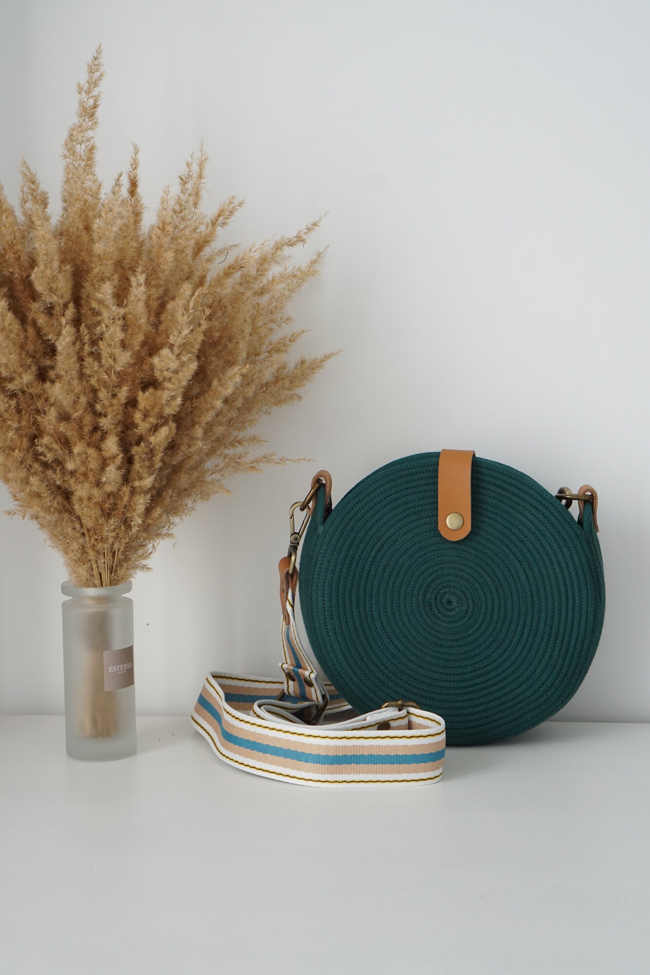 фото Круглая летняя маленькая сумка Kos песочная