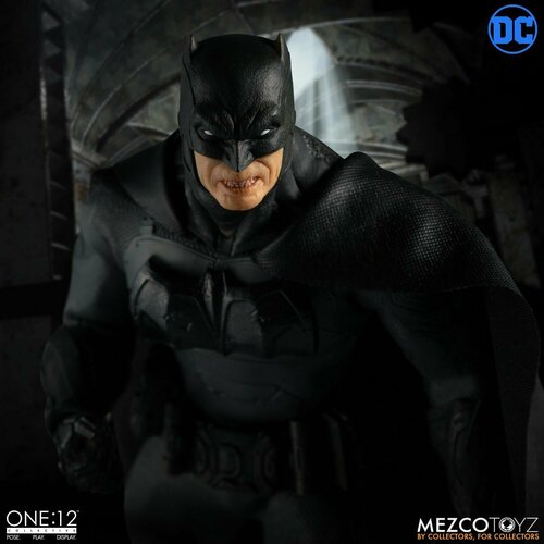Фигурка Бэтмен Верховный Рыцарь - комиксы DC Comics. Batman Supreme Knight -DC Comics. Mezco Toyz.