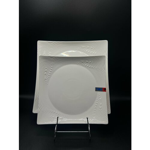 Тарелка сервировочная с углублением