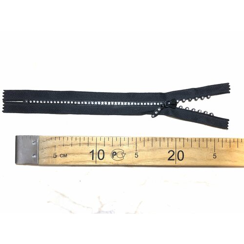 Молния пластиковая неразъёмная со стразами дизайн Сваровскине ориг чёрная -основазвено Италия Т4 - 25см 1зам 1шт 450₽