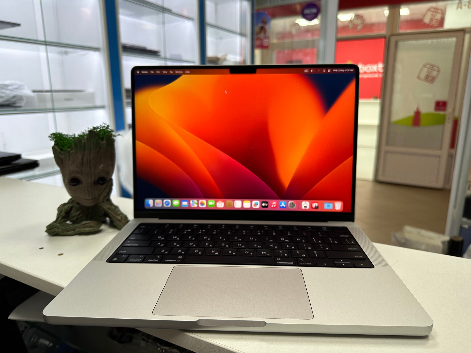 14.2" Ноутбук Apple Macbook Pro 14 2021, 3024×1964, Apple M1 Pro 3.2 ГГц, RAM 16 ГБ, SSD 512 ГБ, Apple graphics 14-core, macOS, Сереребристый