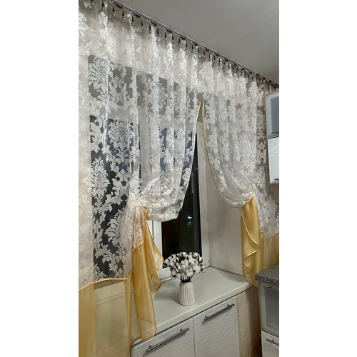 Кухонная шторка белая с золотом, ширина 2,9м, высота 1,7м