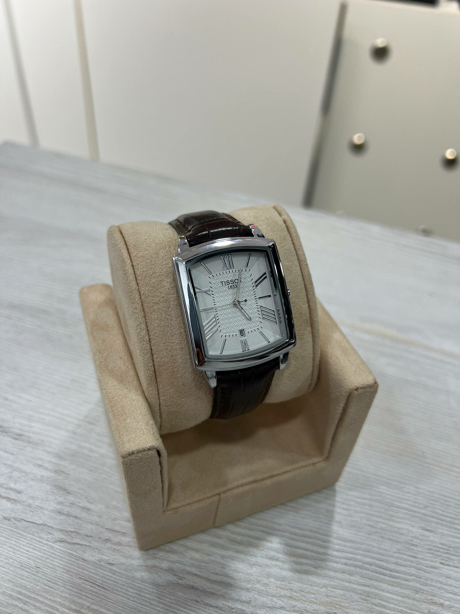 Наручные часы TISSOT, серый