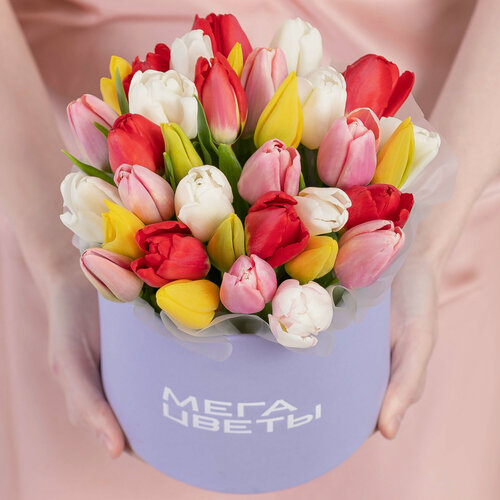 Изображение товара Букет Мегацвет24 "Тюльпаны микс", 35 цветов, шляпная коробка