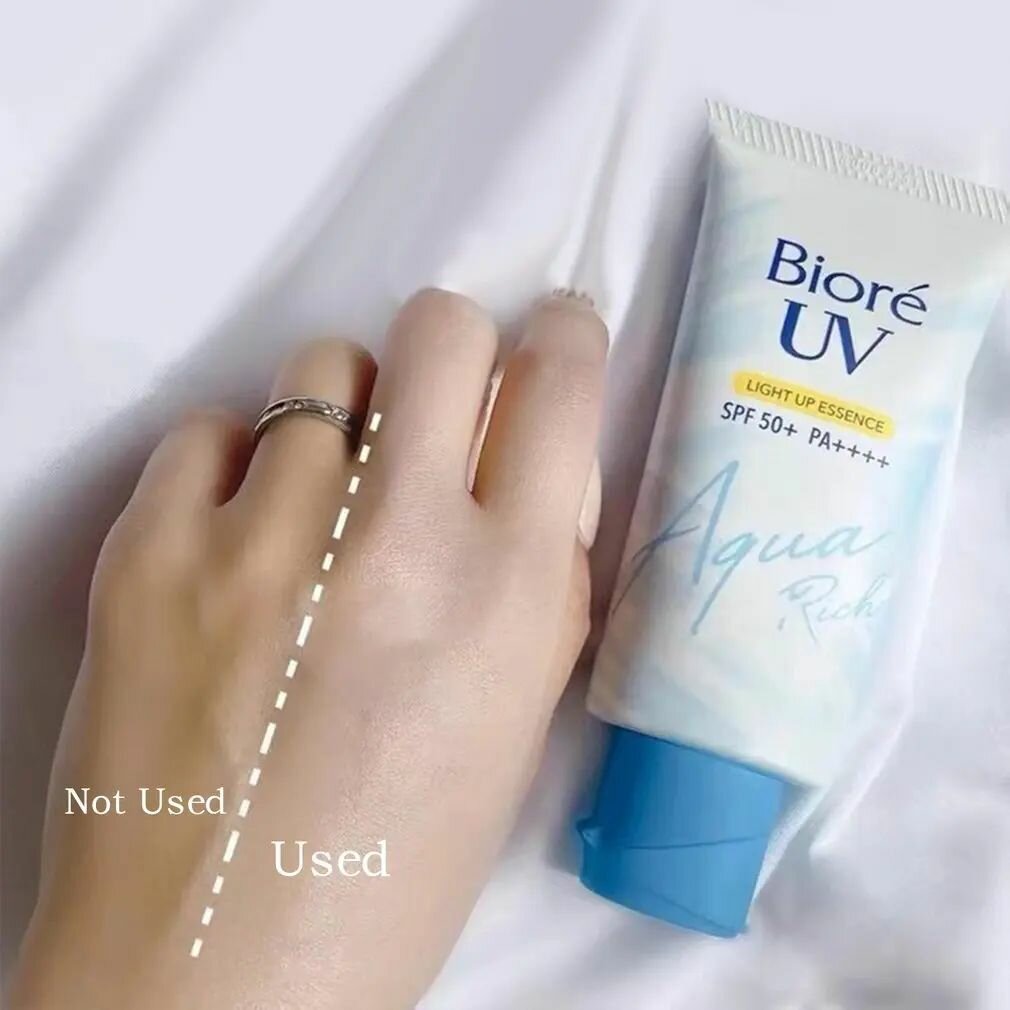 BIORE UV Light Up Essence SPF 50+, японский солнцезащитный крем, суперлегкий матирующий санскрин, 70 мл, 2 шт. — фото 1