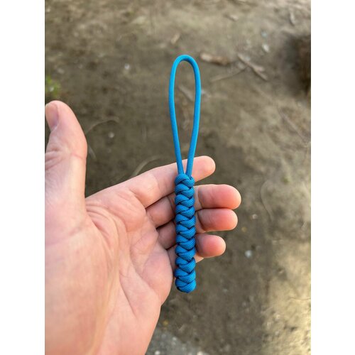 Темляк из паракорда на нож, сумку, одежду брелок.