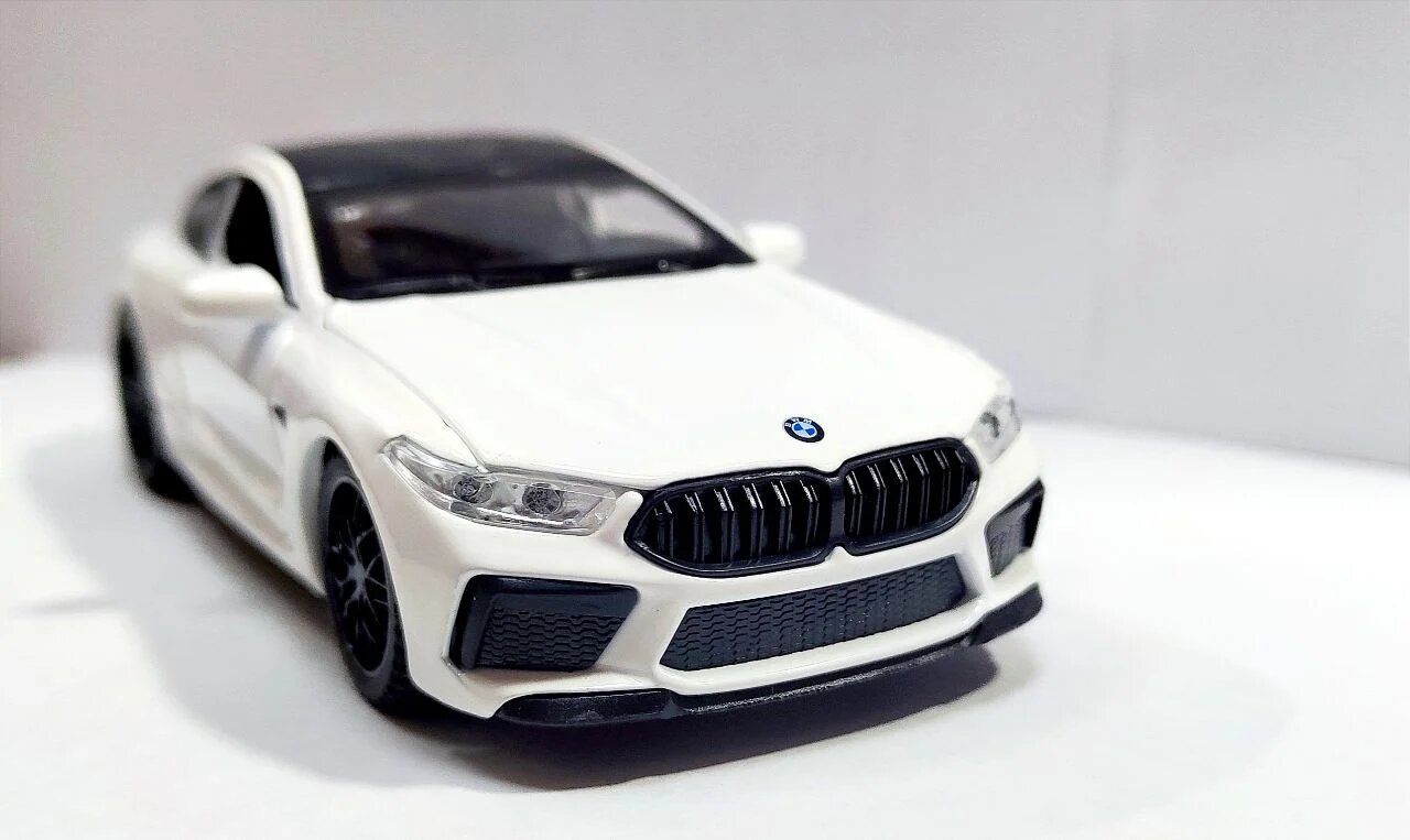 Машинка металлическая игрушка BMW m8 с эффектами