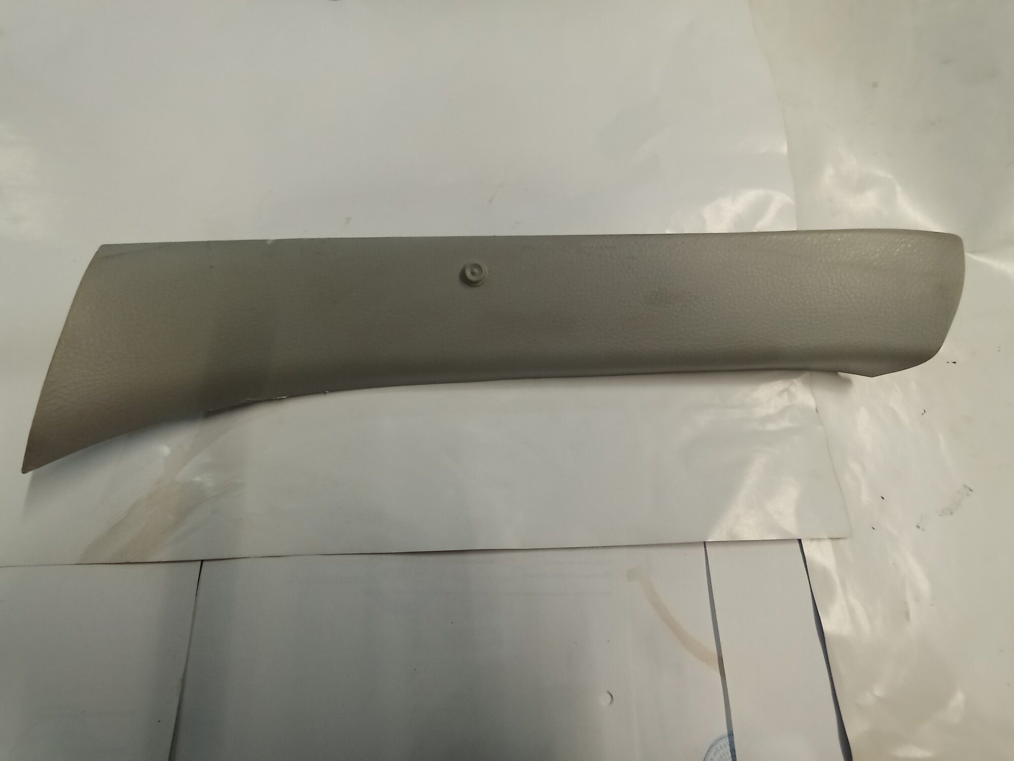 Тойота альфард 10 накладка задней крышки багажника б. у 62581-58010 оригинал.