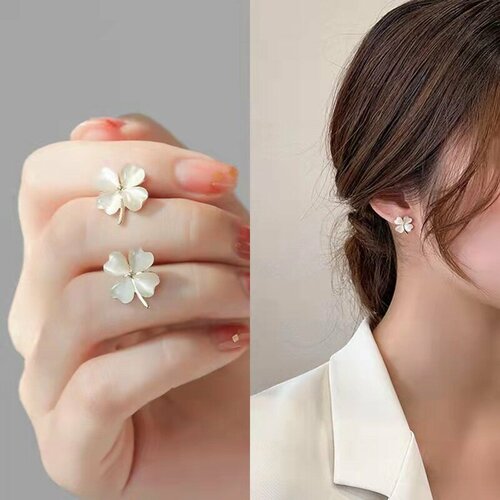 Серьги пусеты кошачий глаз синтетический размер 14 мм бежевый 590₽