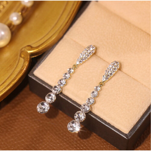 Серьги с подвесками, искусственный камень, фианит, размер 50 мм, серебристый/белый