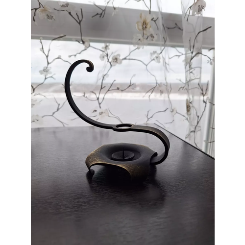 Подсвечник кованый с ручкой