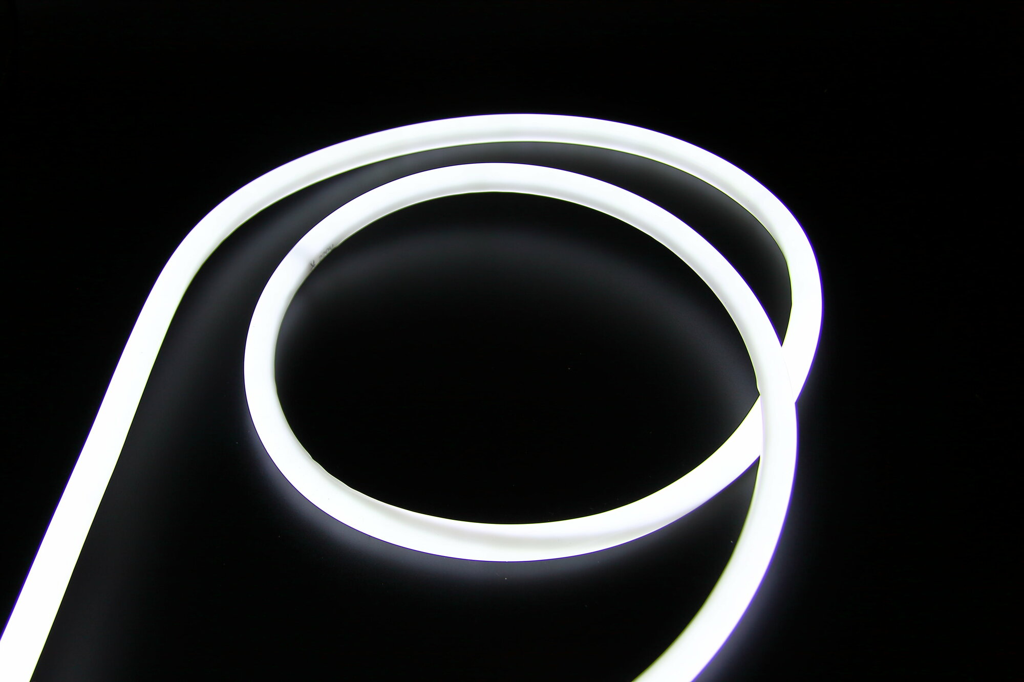 ShopLEDs Гибкий неон круглый SL 2835 120 Led IP65 220V 14мм (белый 6500K) 10м