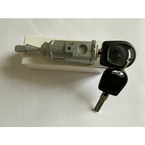 Личинка замка водительской двери Volkswagen Polo 5 2 ключа 1850₽