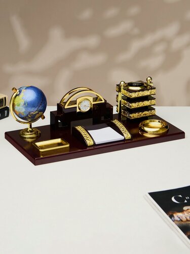 Изображение товара Набор настольный 6 в 1 (блок д/бумаг, подставка для печати, карандашница, часы, визитница, глобус)