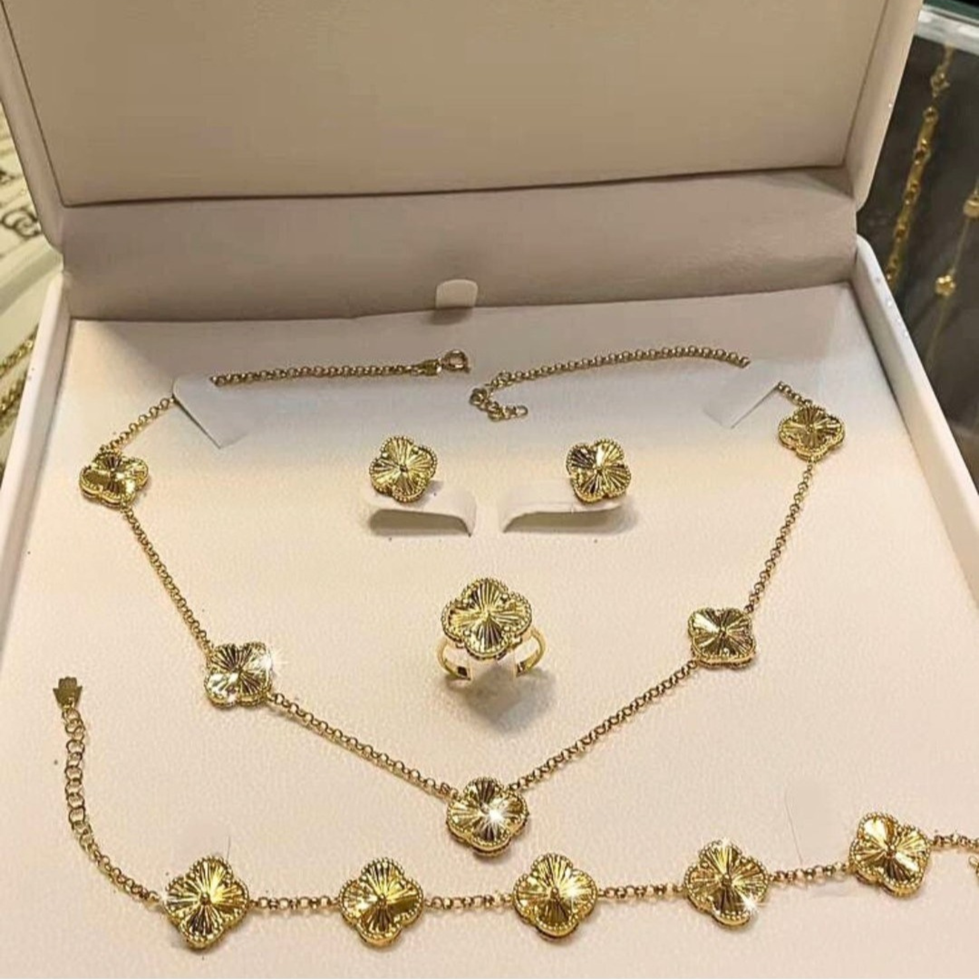 Комплект бижутерии: серьги, азурит, желтый