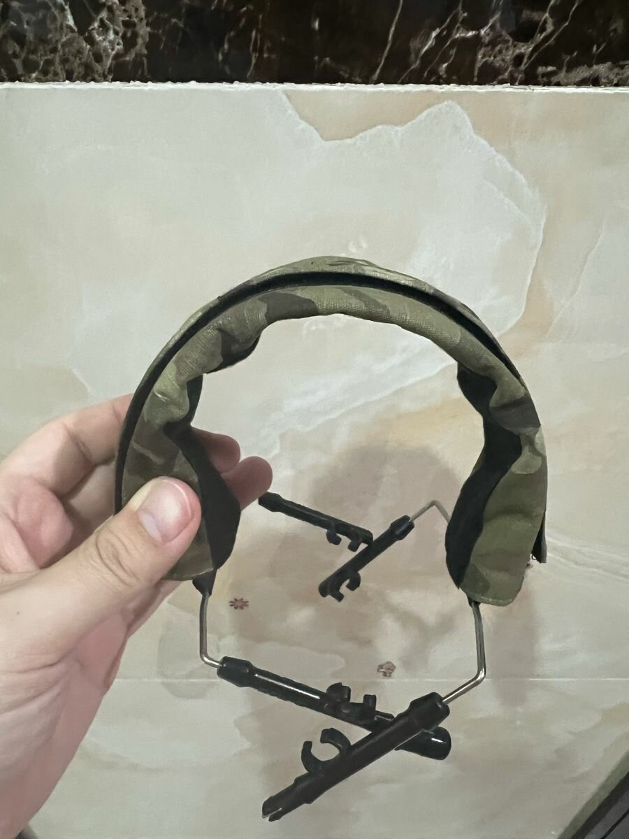Z-TAC Подставка со съемным камуфляжным оголовьем для активных наушников Peltor Comtac II III