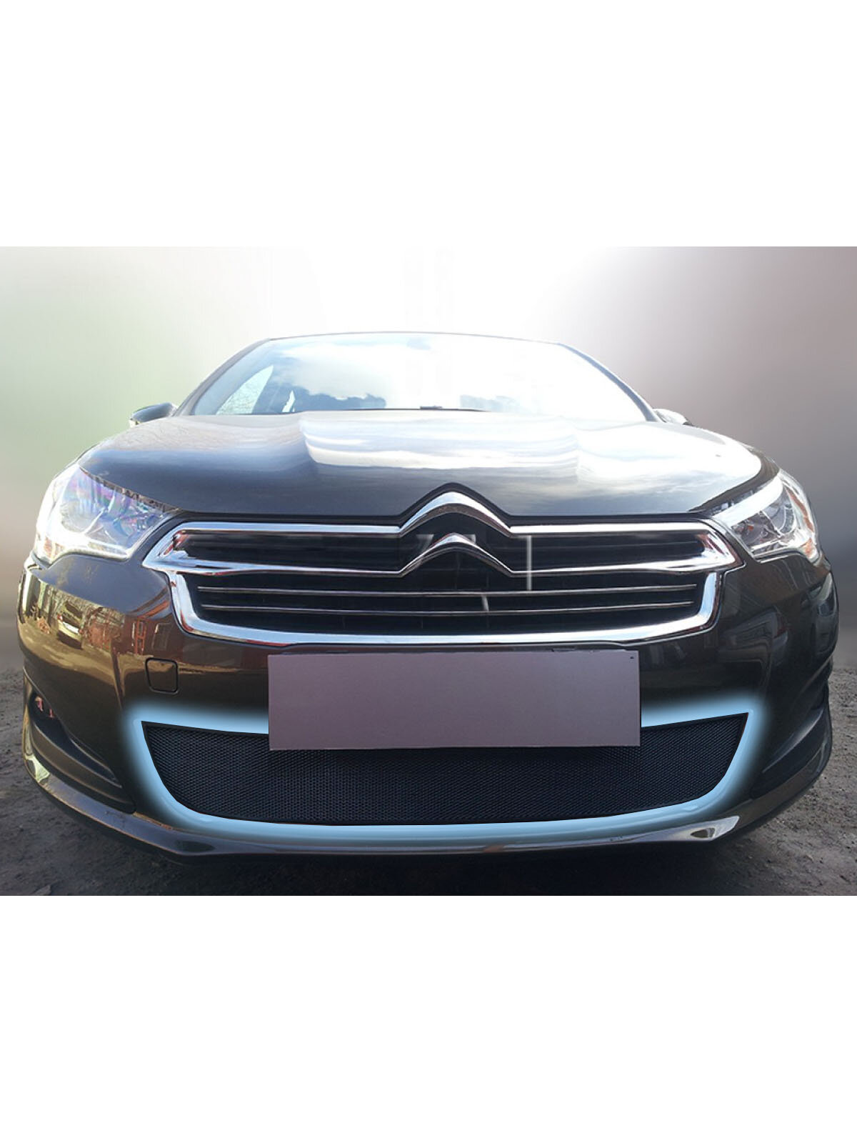 Защитная сетка радиатора черная Citroen C4 (2010-2016) только для седана / съемная решетка на бампер Ситроен С4
