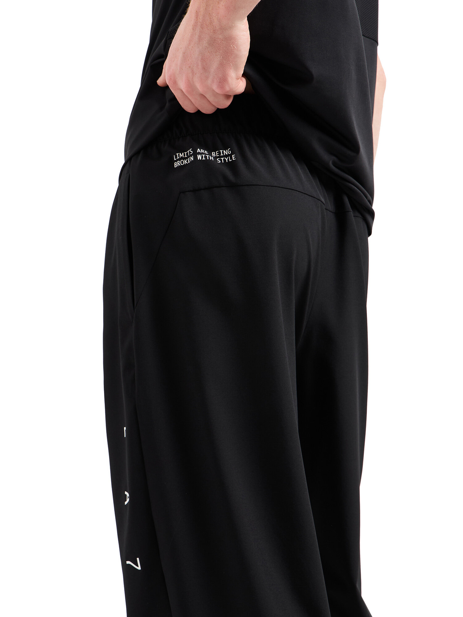 Брюки EA7 EMPORIO ARMANI Train Graphic Series Ch Pl St Digital M, размер XL, черный — фото 1