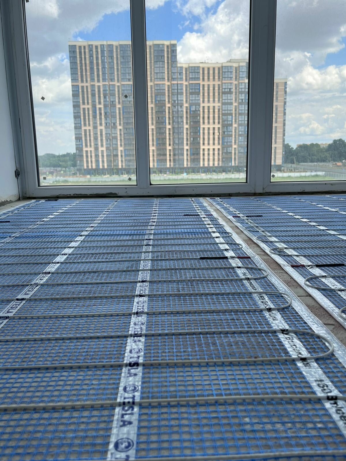 Теплый пол Тесла ("TESLA") НЕ боится "запирания"! на основе углеволокна. Мощность 560Вт ширина 1м длина секции 34м.