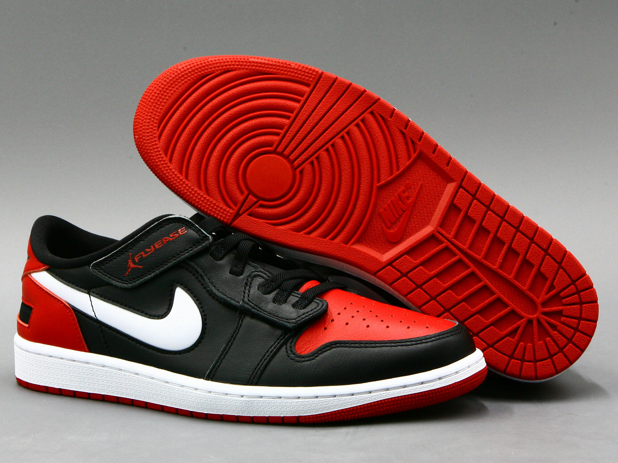 Кроссовки NIKE Air Jordan 1 Low, полнота D, размер 12 US, черный, красный