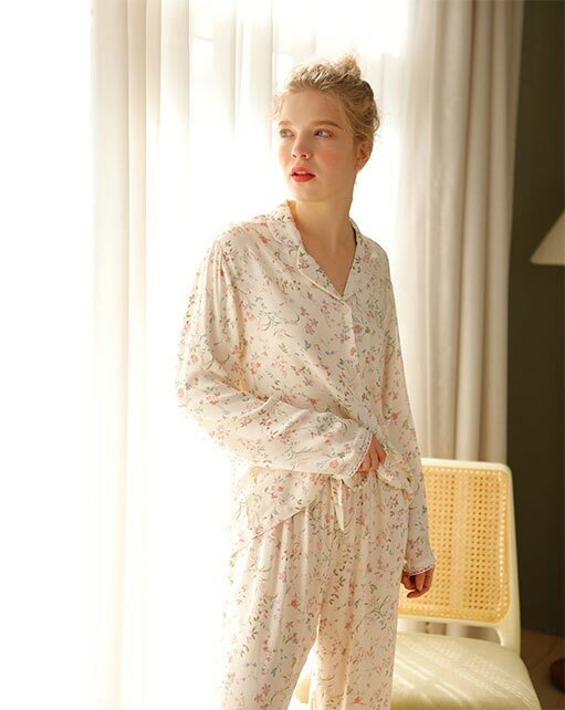 Домашний костюм-пижама шелковая женская с брюками и рубашкой - фотография № 5