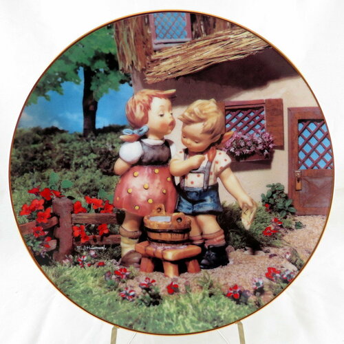 Декоративная коллекционная тарелка "Маленькие Компаньоны: Чистый До Скрипа". Фарфор, деколь. США, Danbury Mint, Берта Хуммель (Hummel), 1990