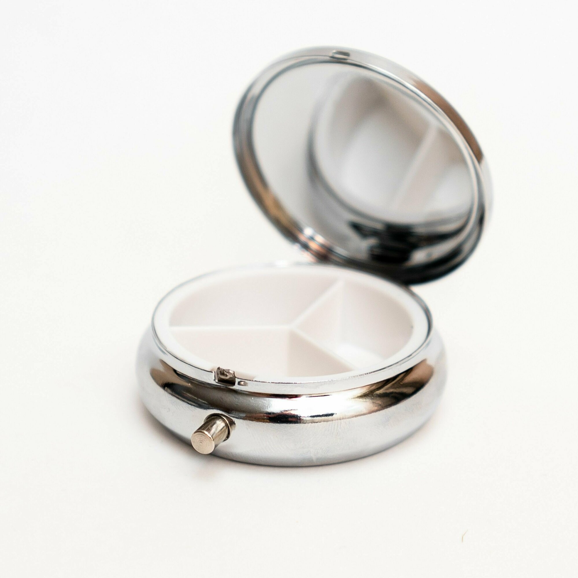 Таблетница круглая металлическая с зеркалом