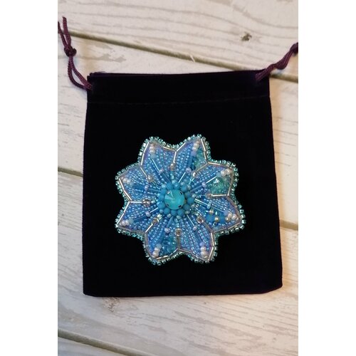 Брошь Dream brooch Снежинка голубая ручной работы, стекло, кристаллы Preciosa, стразы, серебряный, голубой