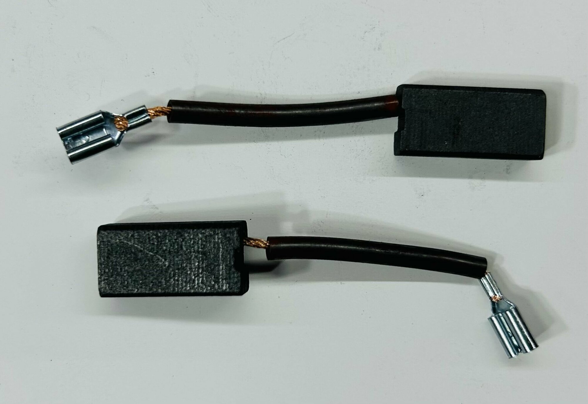 Электроугольные щетки CBLCM-6x10x20 (524)(поводок, клемма-мама) Подходит для Sparky BU 2350, BUR 350E, 902