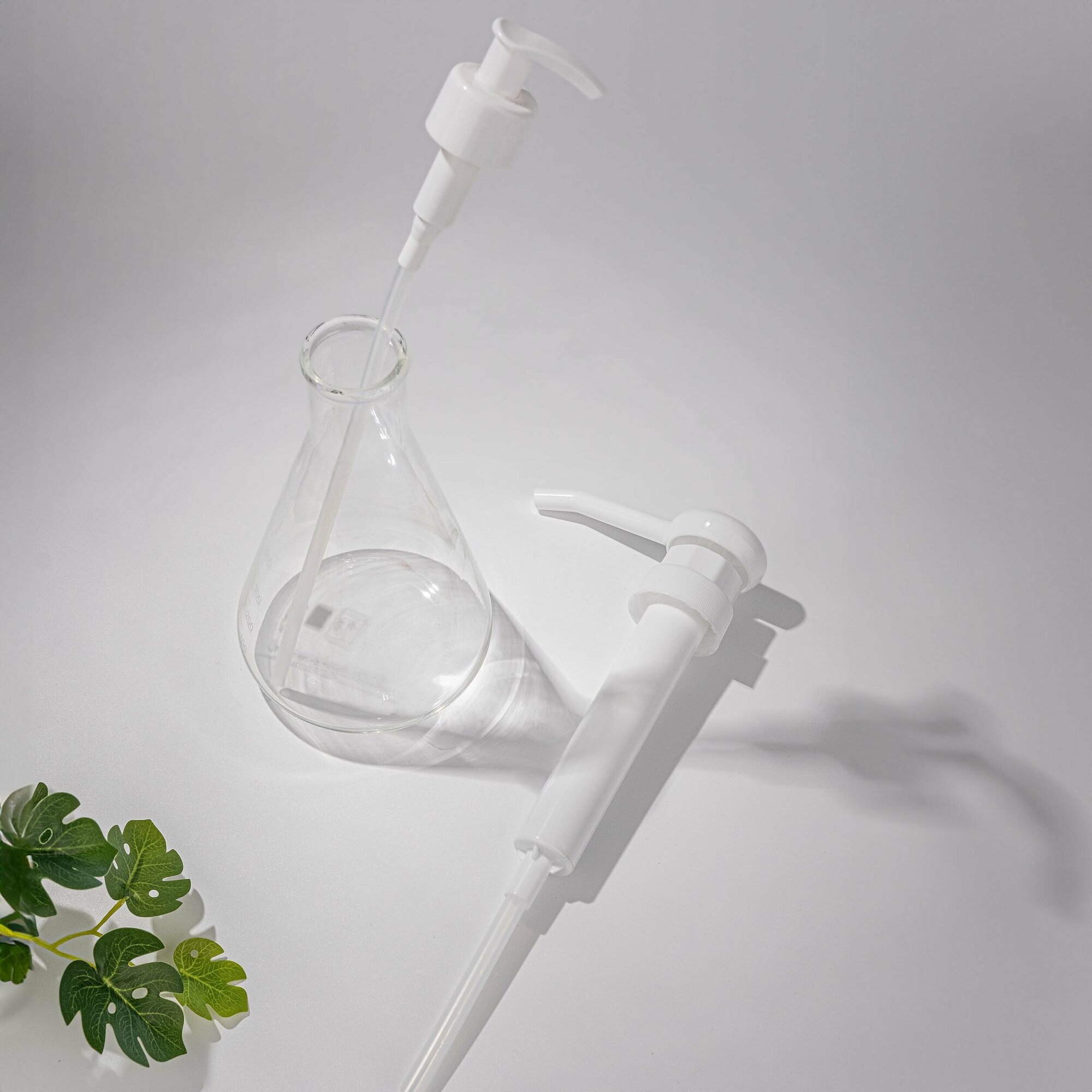 Гельтек Дозатор для канистр 5 литров УЗИ и ЭКГ, длина 24 см, диаметр пробки 40 мм — фото 1