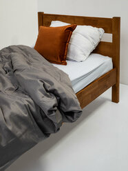 Односпальная кровать Агата из массива березы, 80 х 200 см, без настила, цвет дуб коньячный