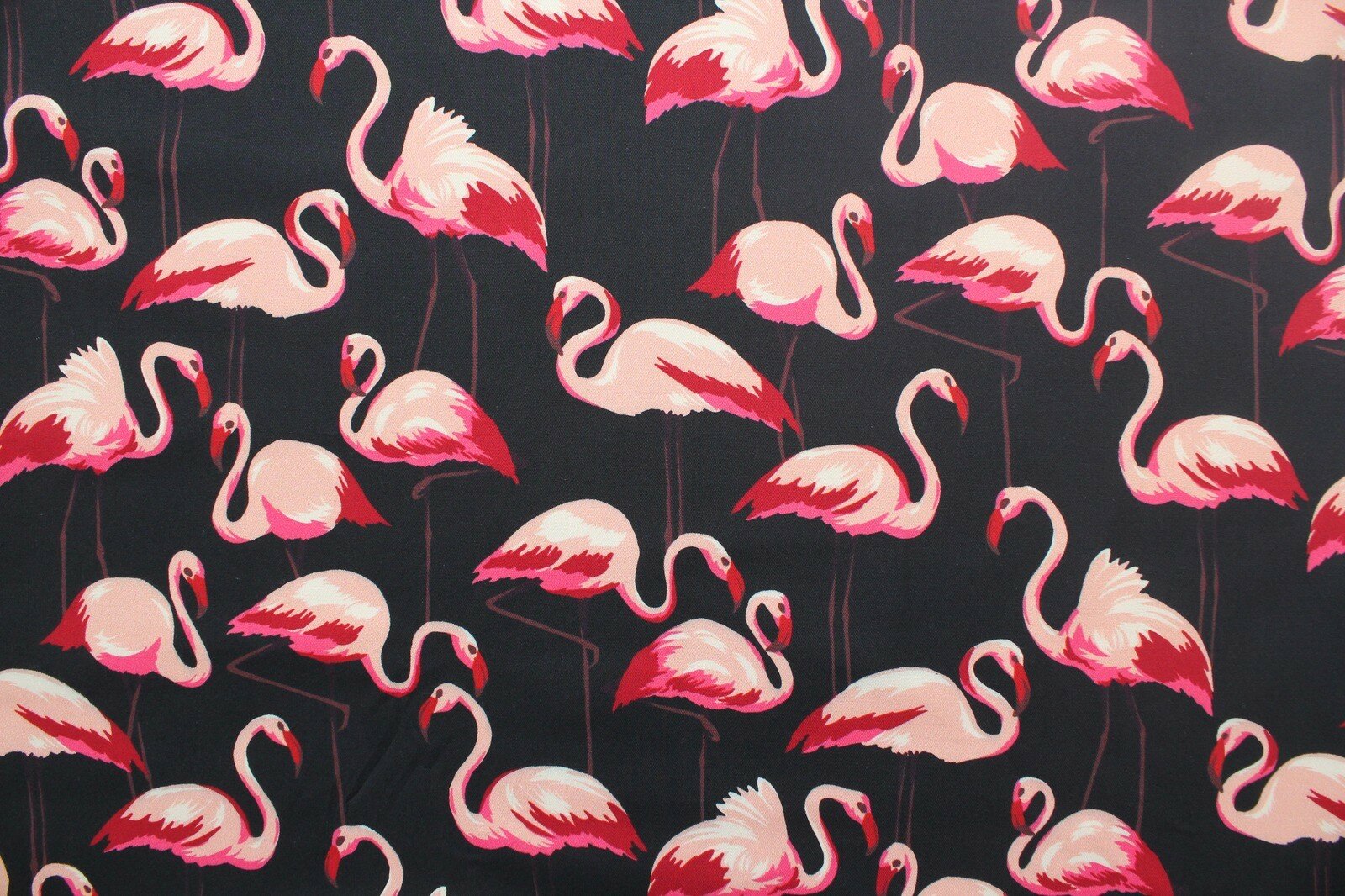 Ткань Хлопок-стрейч D&G фламинго на чёрном фоне, ш136см, 0,5 м