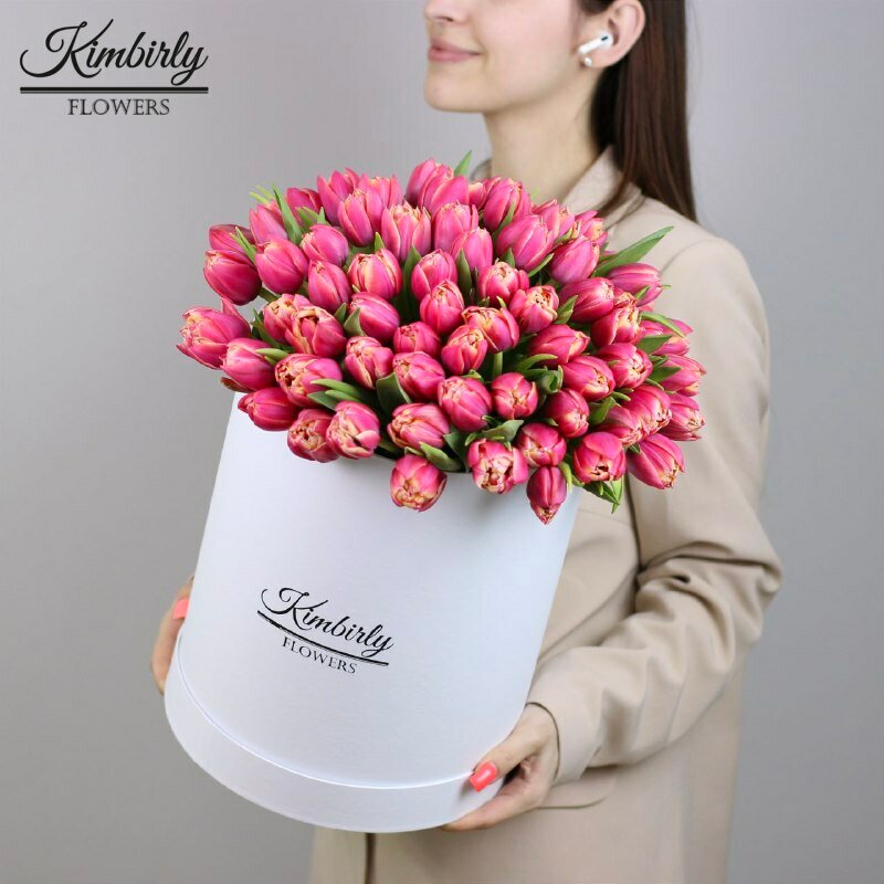 51 пионовидный тюльпан Колумбус в шляпной коробке. Букет 57 Kimbirly Flowers