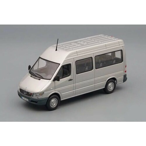 Масштабная модель Mercedes-Benz Sprinter Classic автобус серебристый Minichamps 1/43