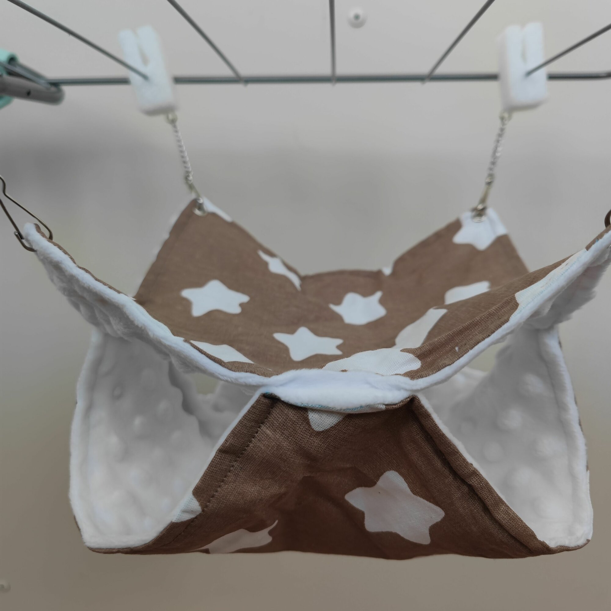 Гамак подвесной для грызунов и хорьков с карабинами текстиль квадратный 25х25 см белый/коричневый