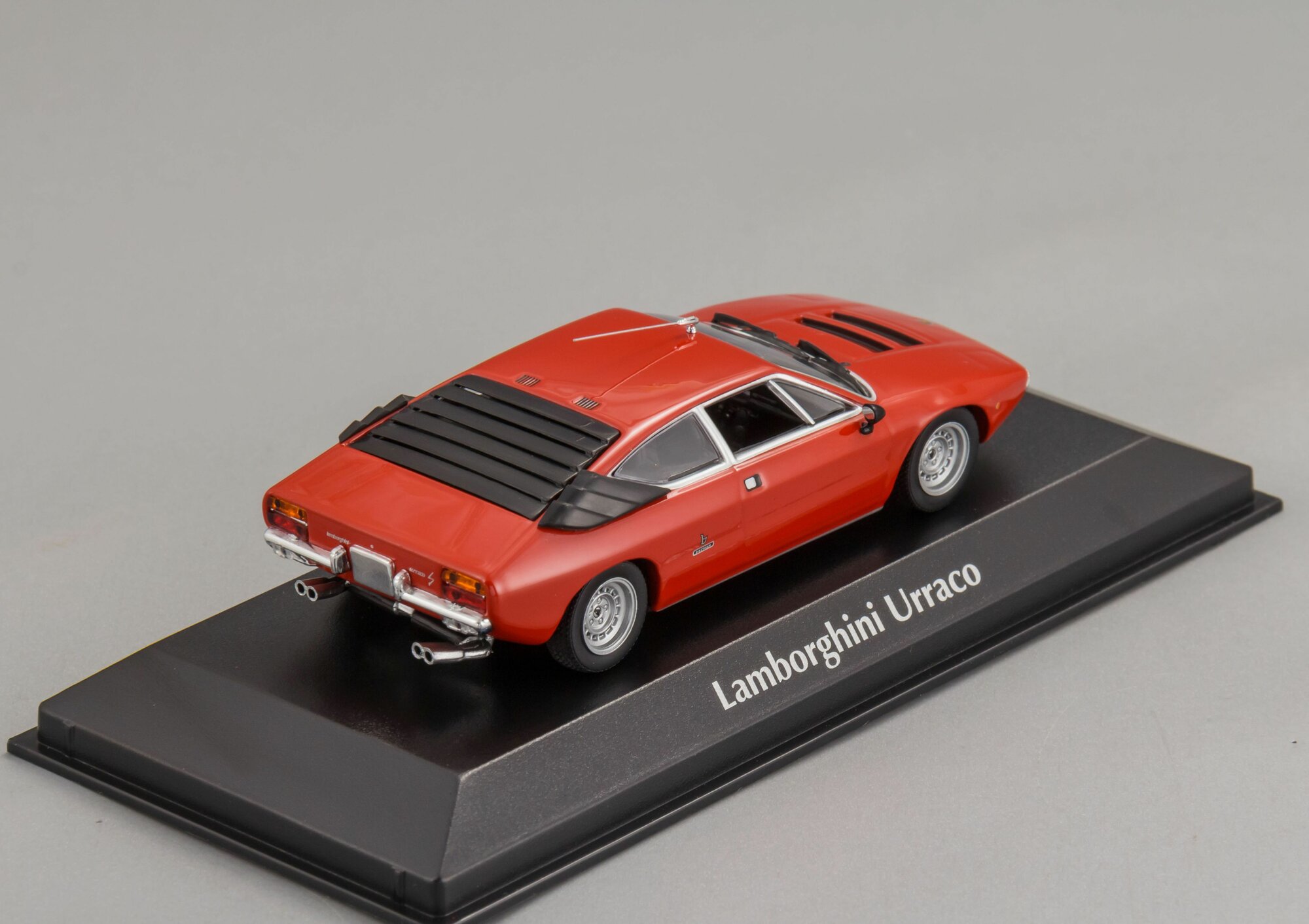 Коллекционная масштабная модель 1:43 Lamborghini Urraco - 1974 от Maxichamps — фото 1
