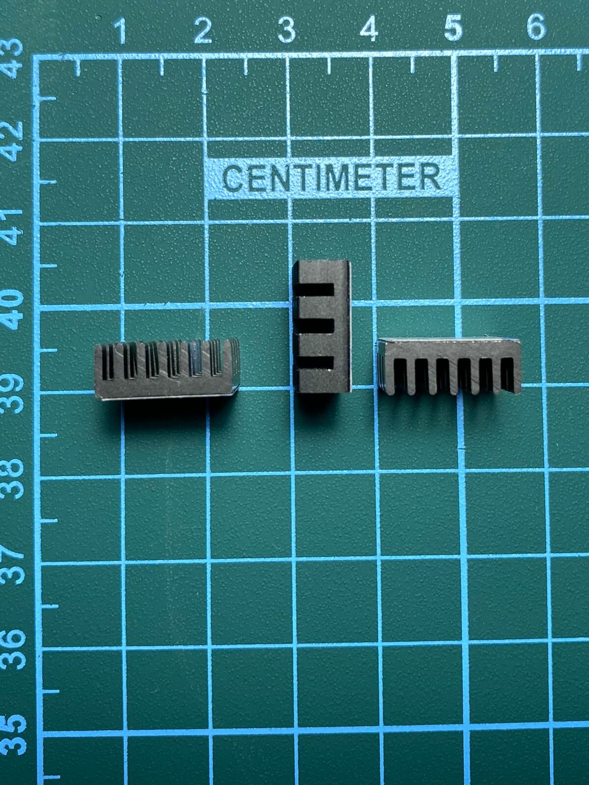 Алюминиевый радиатор 14х14х6 с термоскотчем 3шт. — фото 1