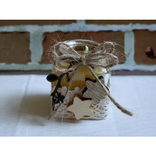 Свеча в стеклянном сосуде квадратная