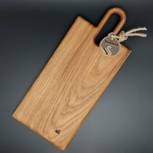 Дубовая разделочная доска из цельного массива. 