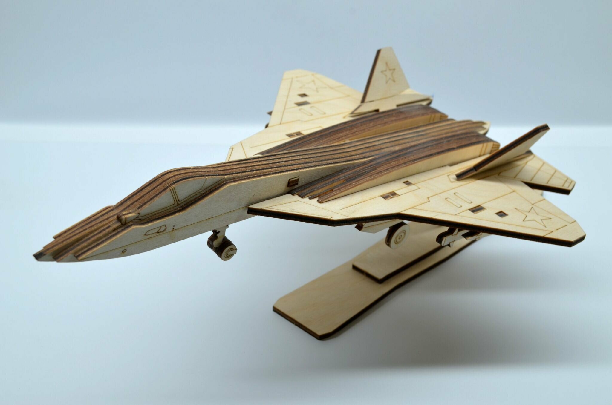 Модель-конструктор самолета из фанеры Су-57