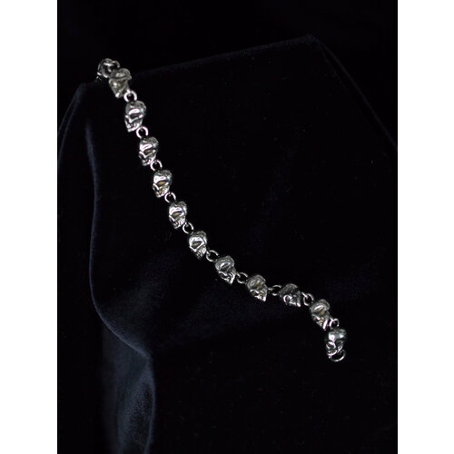 фото Браслет small skulls, 1 шт., размер 20 см, серебряный neformat